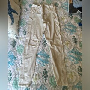 Fabletics Oasis Shine High-Waisted Pocket 7/8 Leggings